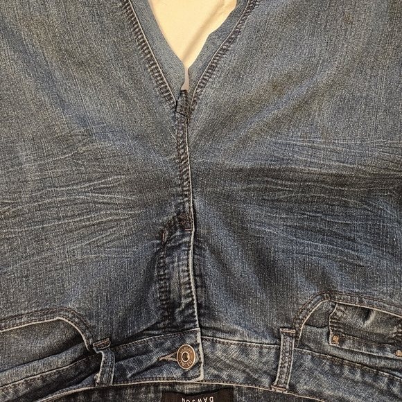 Woman's Blue Jeans - Beau Dawso - Picture 11 of 13